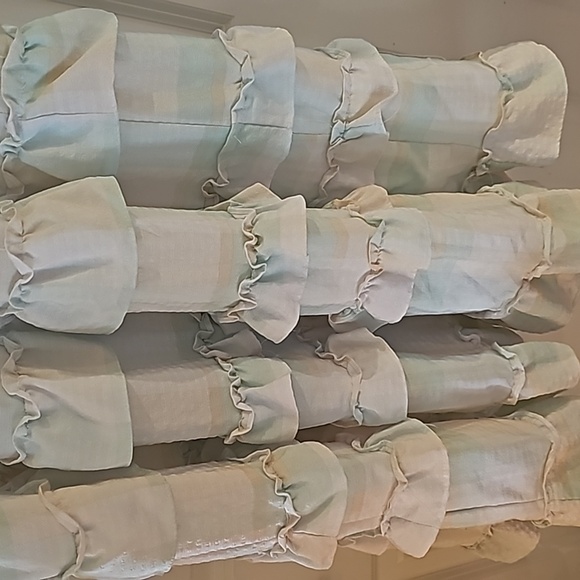 Beautiful ruffle dress with bows size Large - Picture 5 of 9